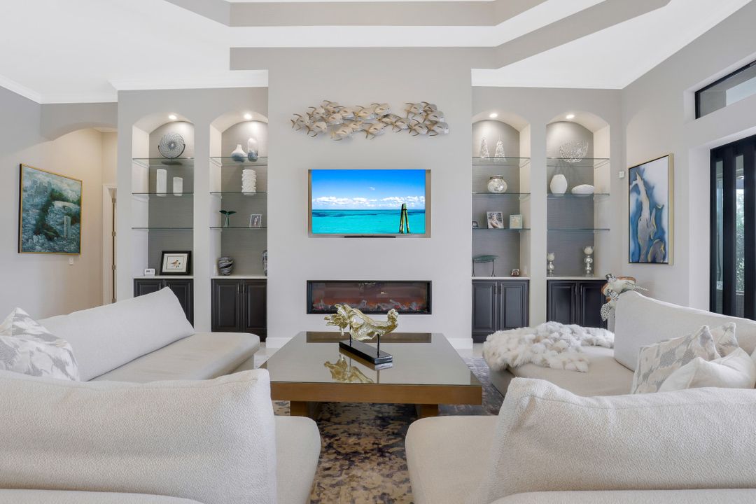 9067 Sorreno Ct, Naples, FL 34114