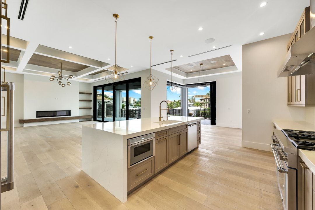 241 Egret Ave, Naples, FL 34108