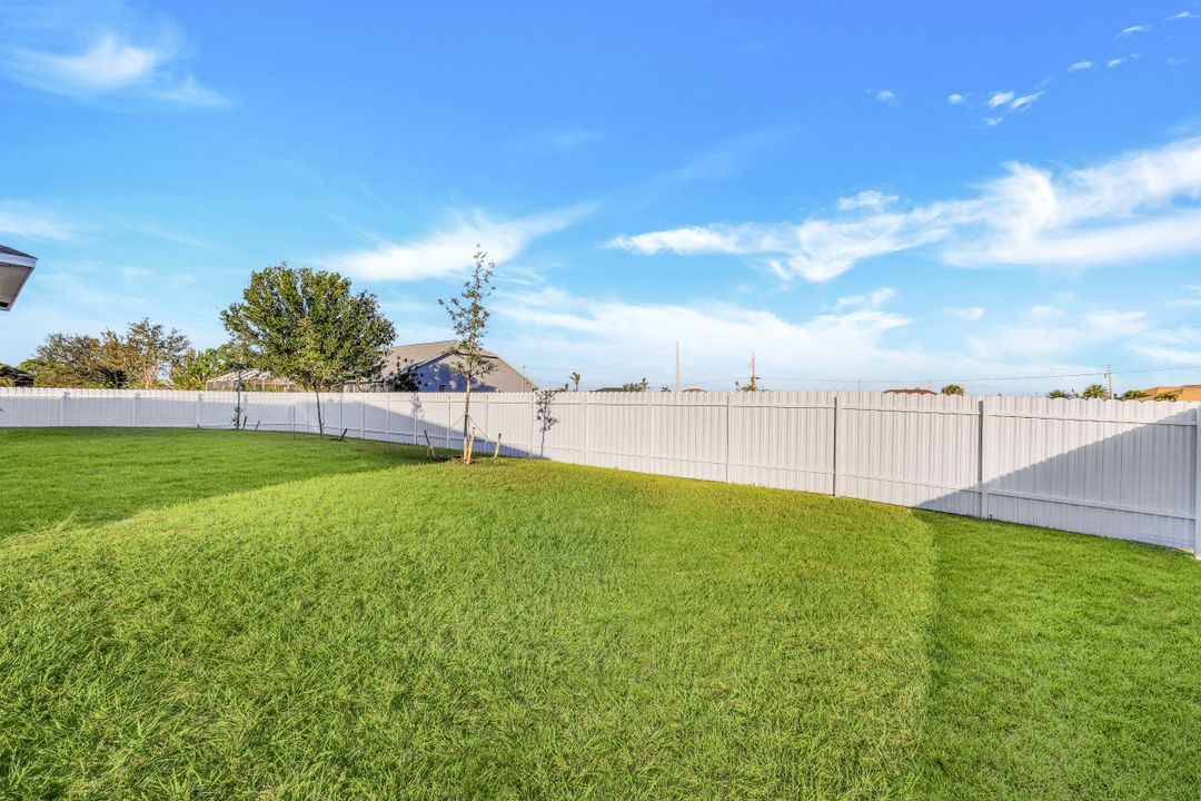 117 NW 27th Pl, Cape Coral, FL 33993