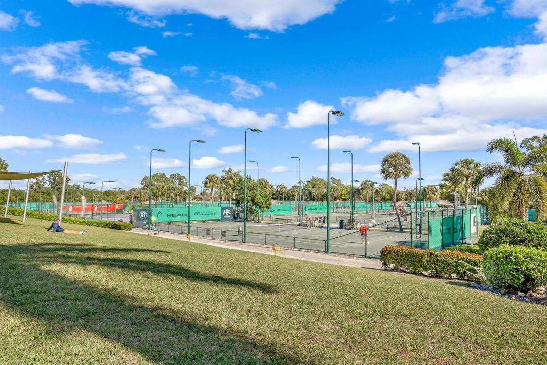 1541 Oyster Catcher Point, Naples, FL 34105