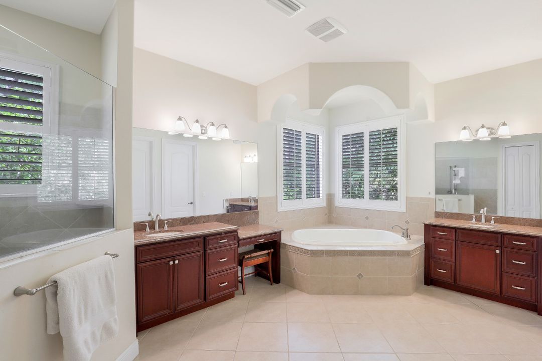 3660 7th Ave NW, Naples, FL 34120