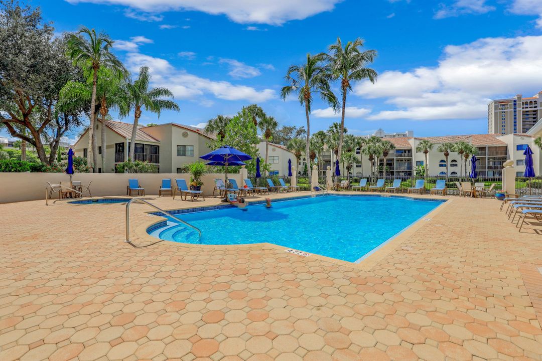 6500 Valen Way #402, Naples, FL 34108