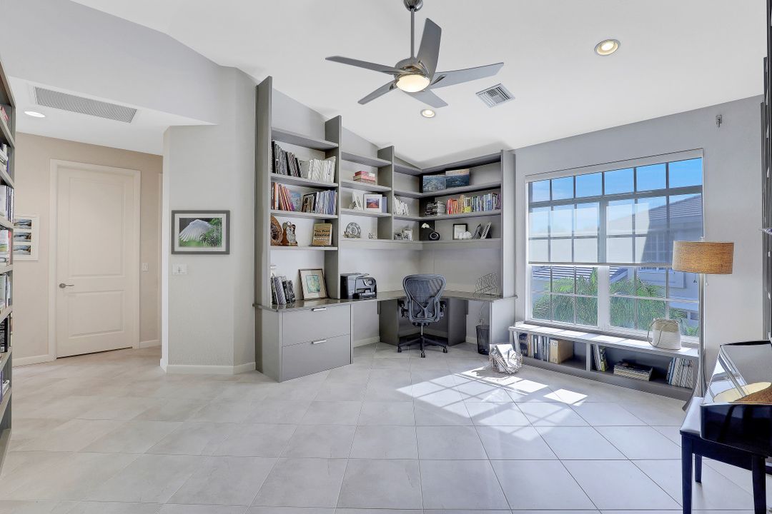 1825 Seville Blvd #821, Naples, FL 34109