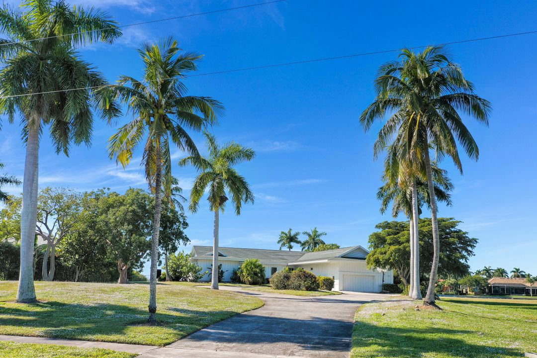 1028 W Inlet Dr, Marco Island, FL 34145