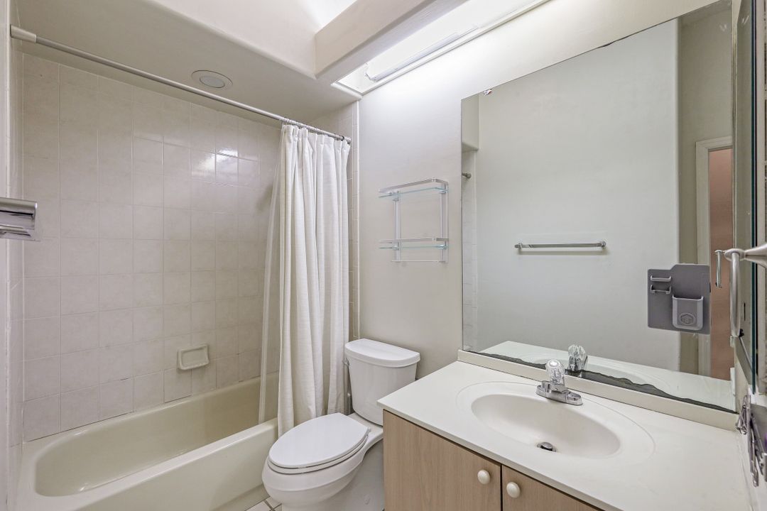 6881 Bottlebrush Ln, Naples, FL 34109