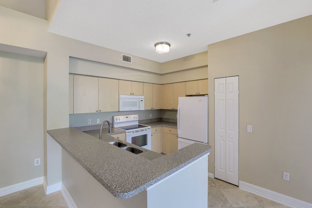 1150 Reserve Way #303, Naples, FL 34105