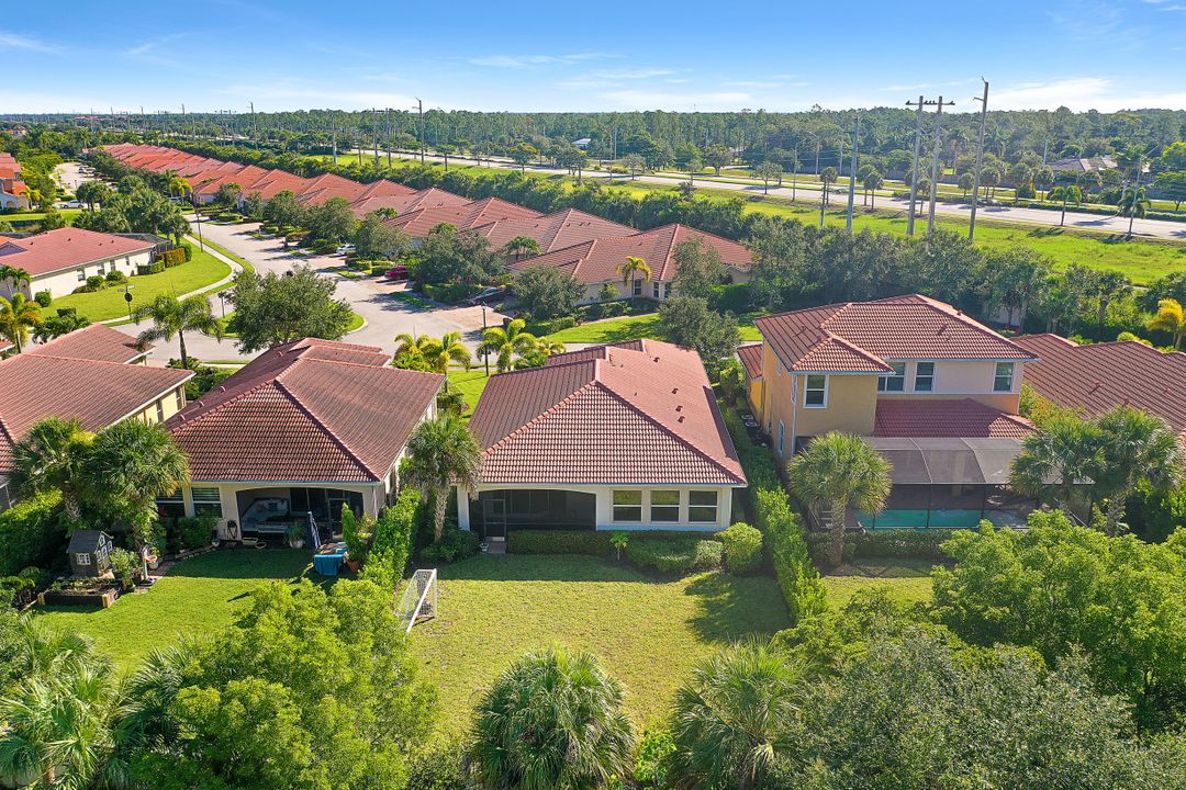 13484 Cambridge Ln, Naples, FL 34109