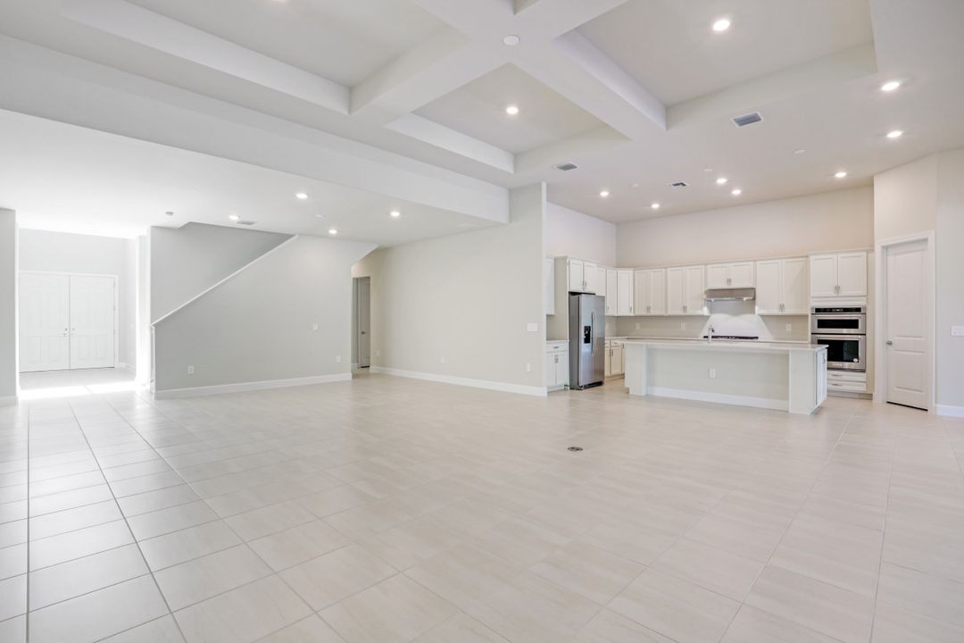 9547 Curlew Dr, Naples, FL 34120