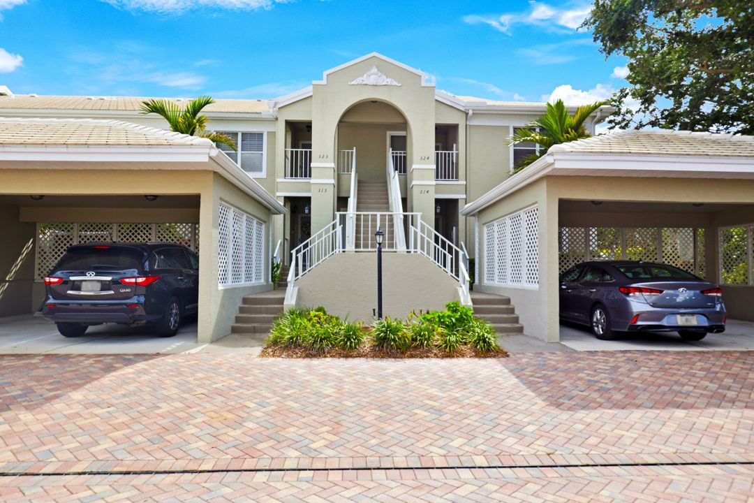 5897 Chanteclair Dr #313, Naples, FL 34108