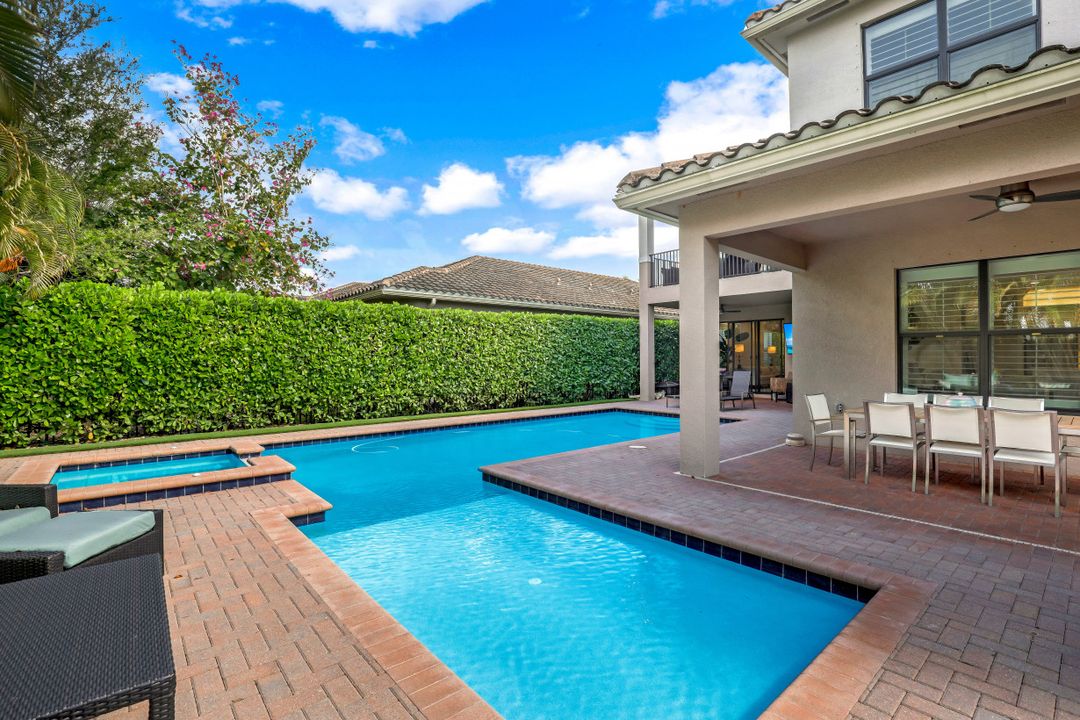 13840 Luna Dr, Naples, FL 34109