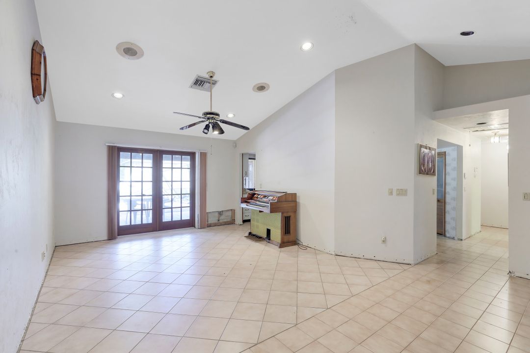 3661 7th Ave NW, Naples, FL 34120