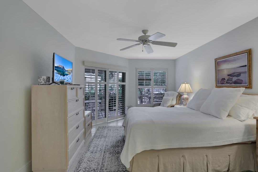 5637 Turtle Bay Dr #17, Naples, FL 34108