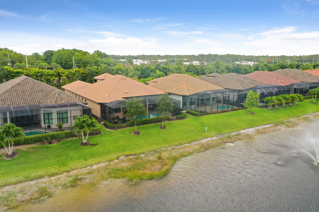 7446 Lantana Cir, Naples, FL 34119