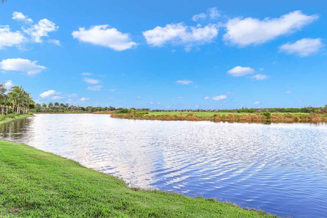 8560 Bellagio Dr, Naples, FL 34114