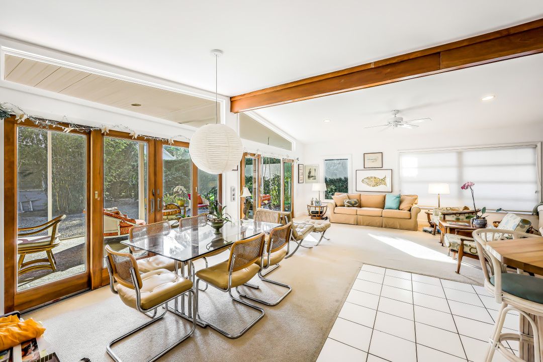 384 3rd Ave N, Naples, FL 34102