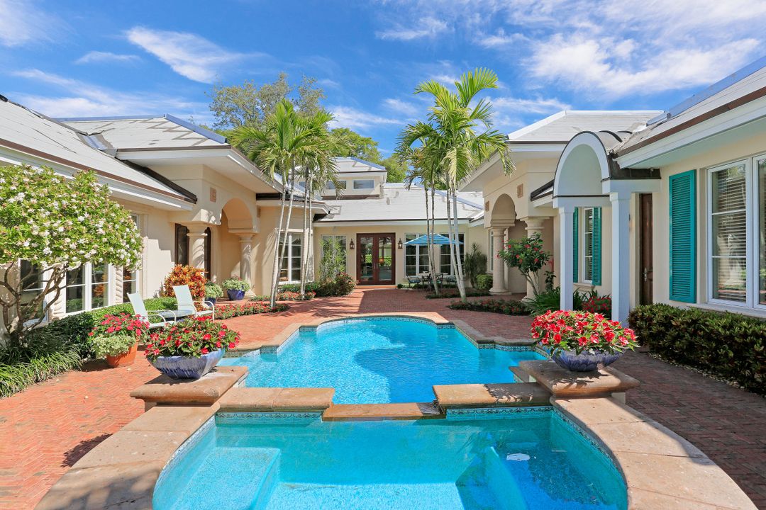 185 Cheshire Way, Naples, FL 34110