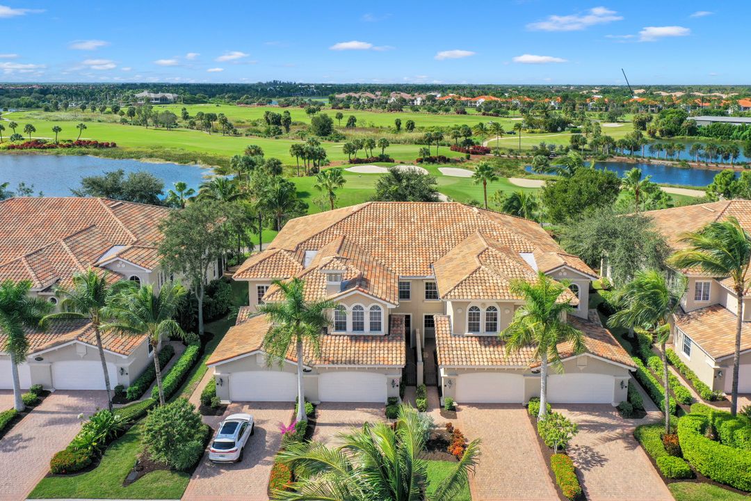 8997 Cherry Oaks Tr #202, Naples, FL 34114