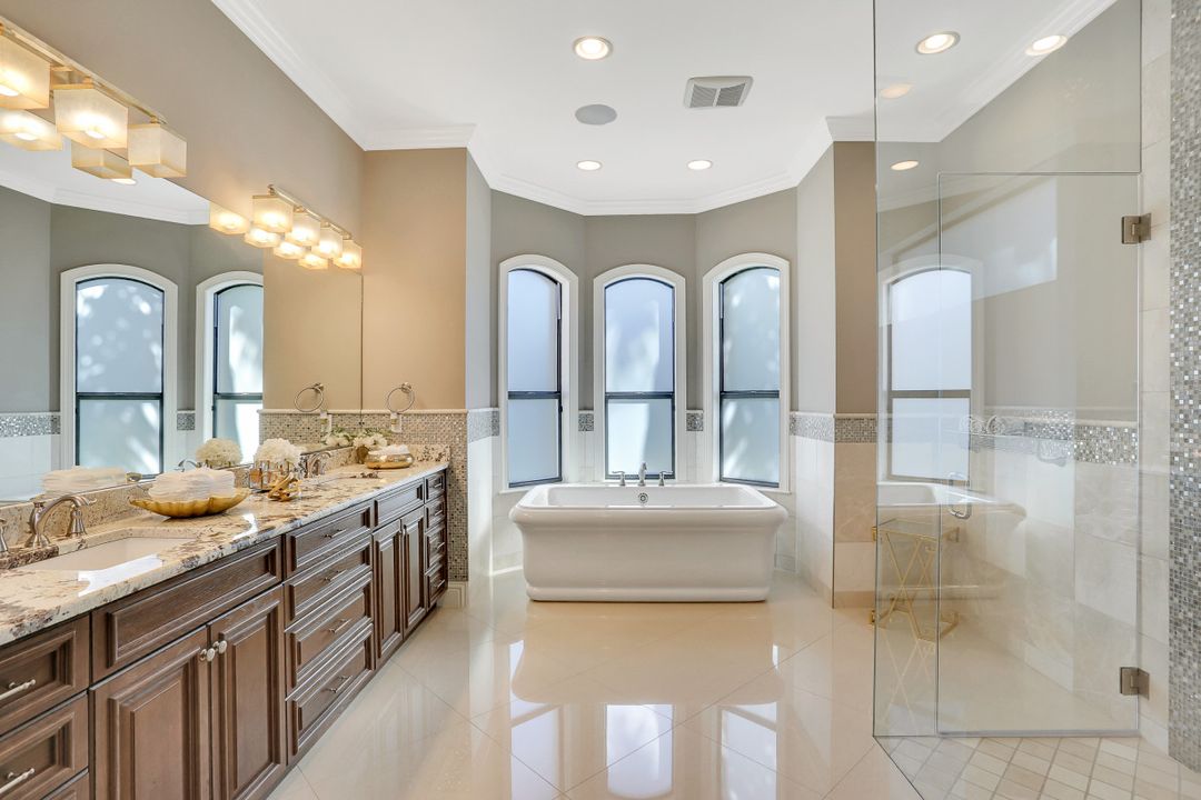 3944 W Riverside Dr, Fort Myers, FL 33901
