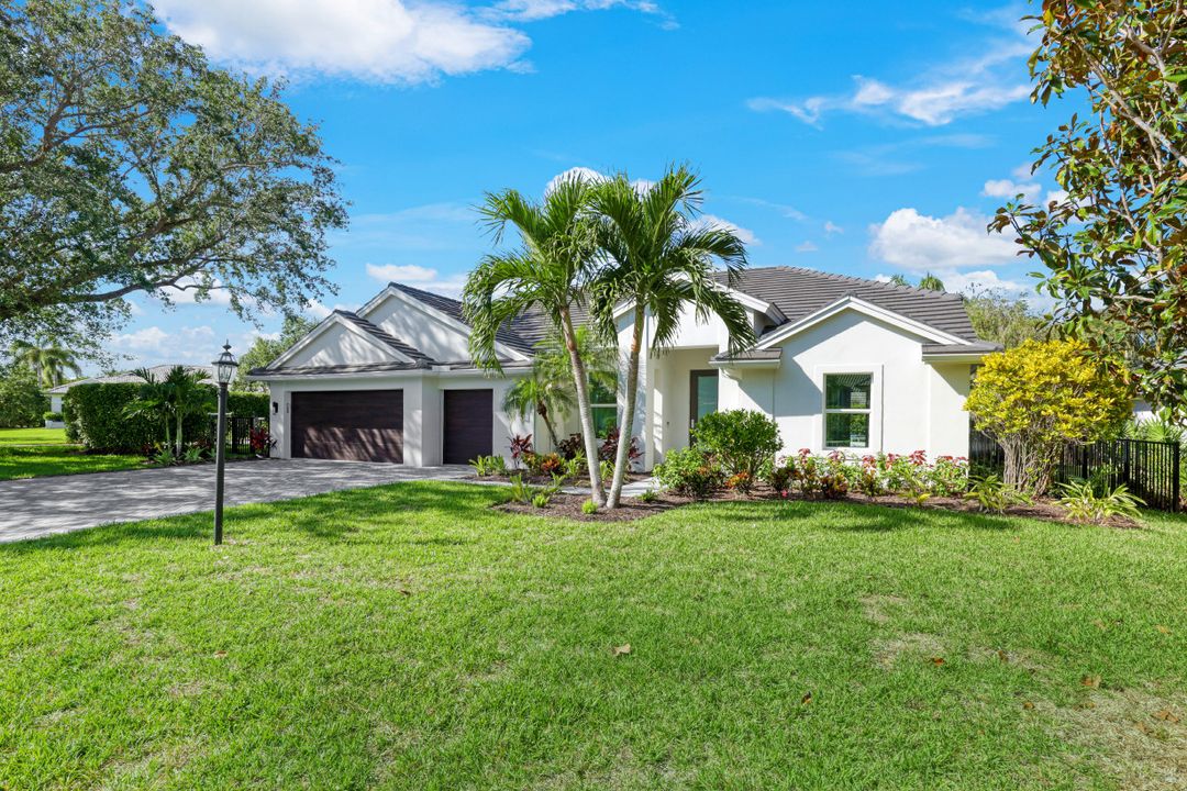 7525 Cordoba Cir, Naples, FL 34109