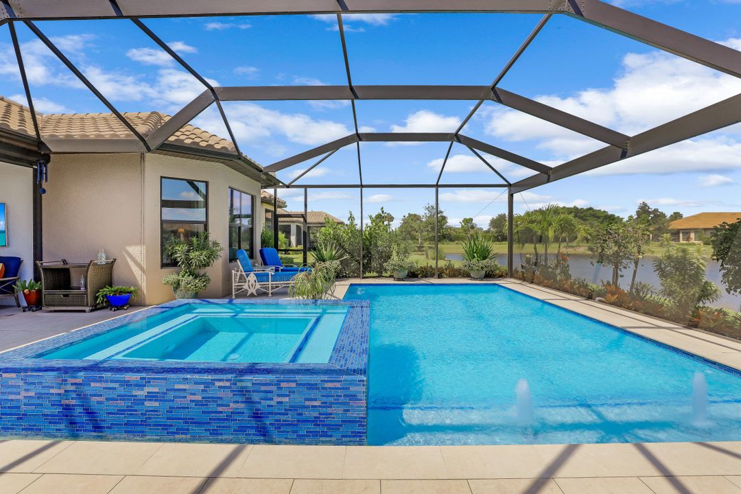 8669 Dilillo Ct, Naples, FL 34119