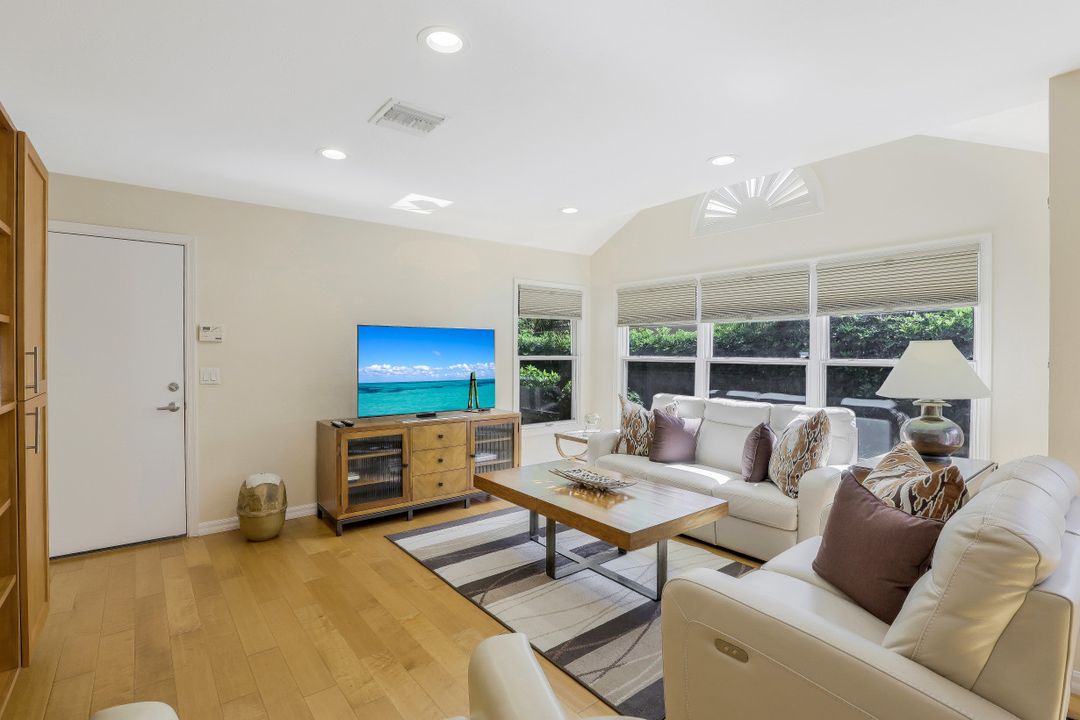 6627 Trident Way, Naples, FL 34108