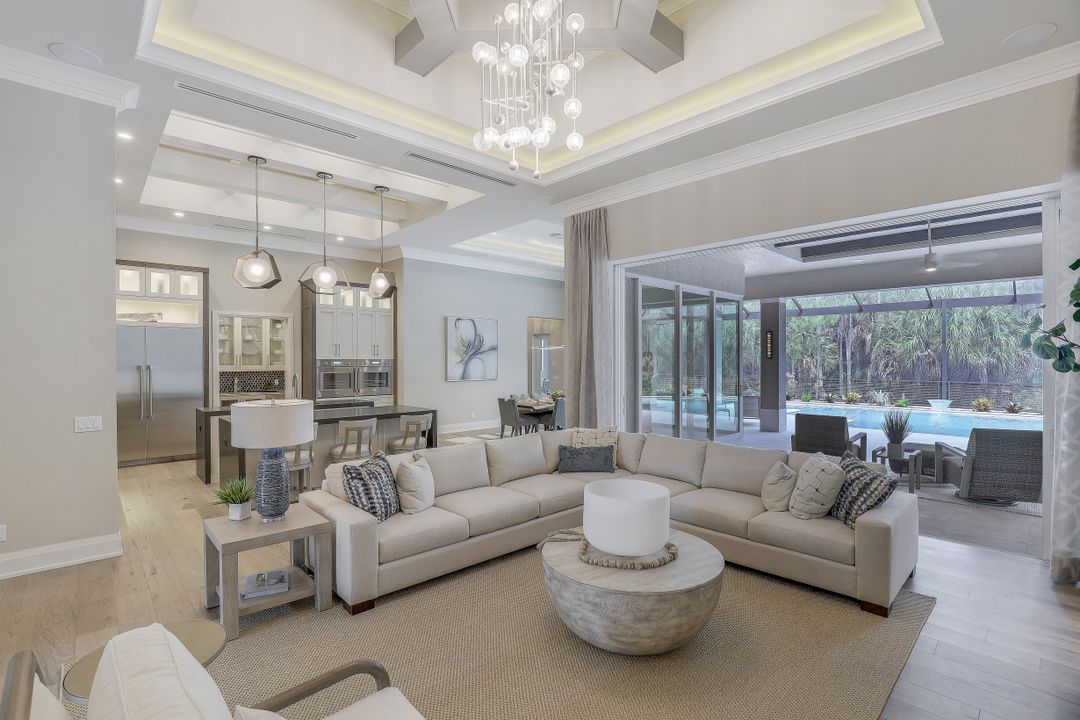 4490 Wayside Dr, Naples, FL 34119