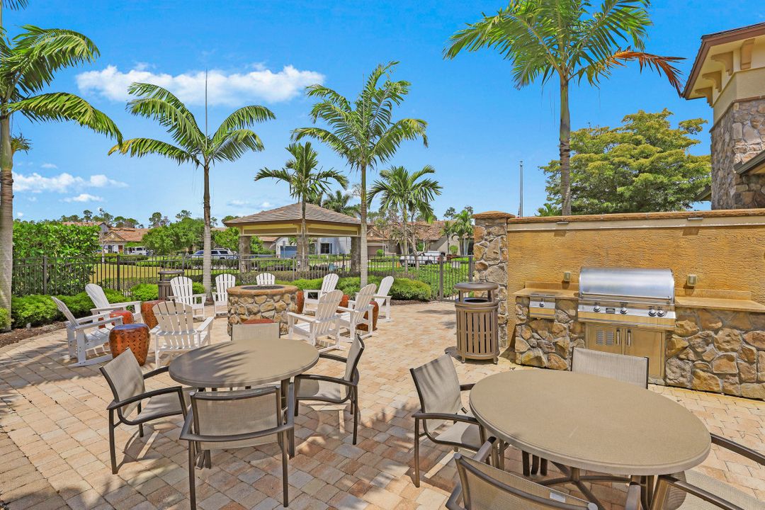 16083 Camden Lakes Cir, Naples, FL 34110