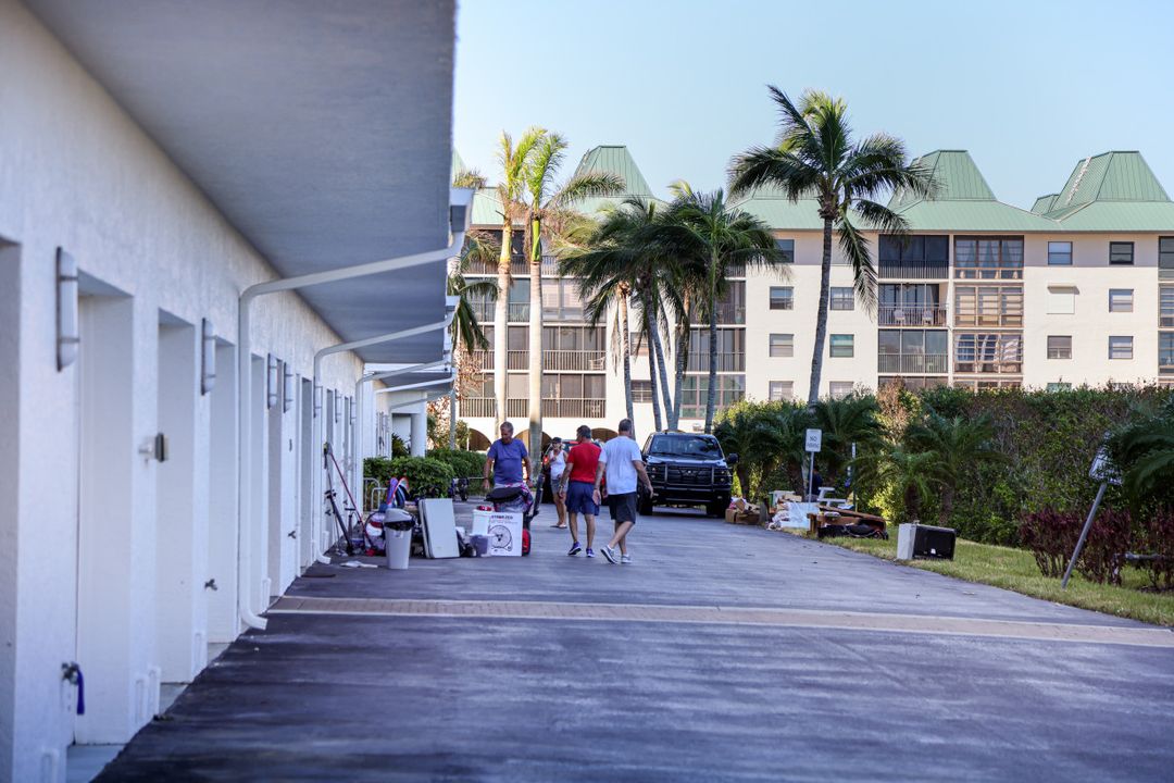 400 Flagship Dr, Naples, FL 34108