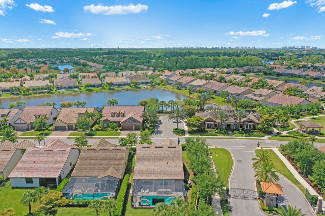 16083 Camden Lakes Cir, Naples, FL 34110