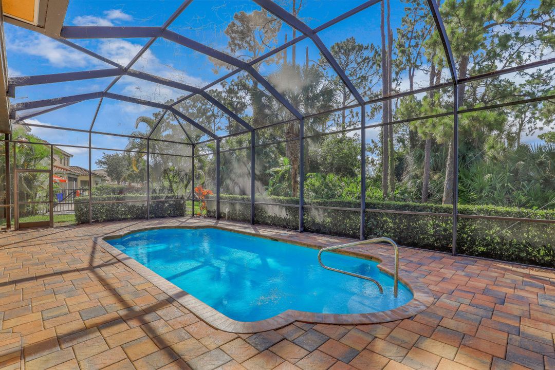 1985 Par Dr, Naples, FL 34120