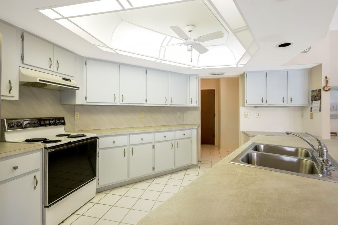 2215 SE 31st St, Cape Coral, FL 33904