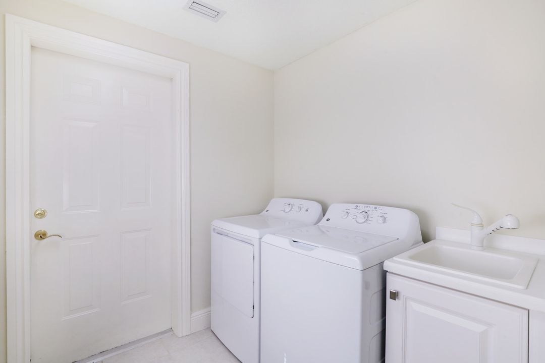 9234 Campanile Cir #102, Naples, FL 34114