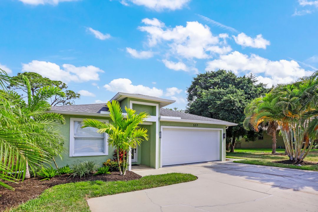557 96th Ave N, Naples, FL 34108