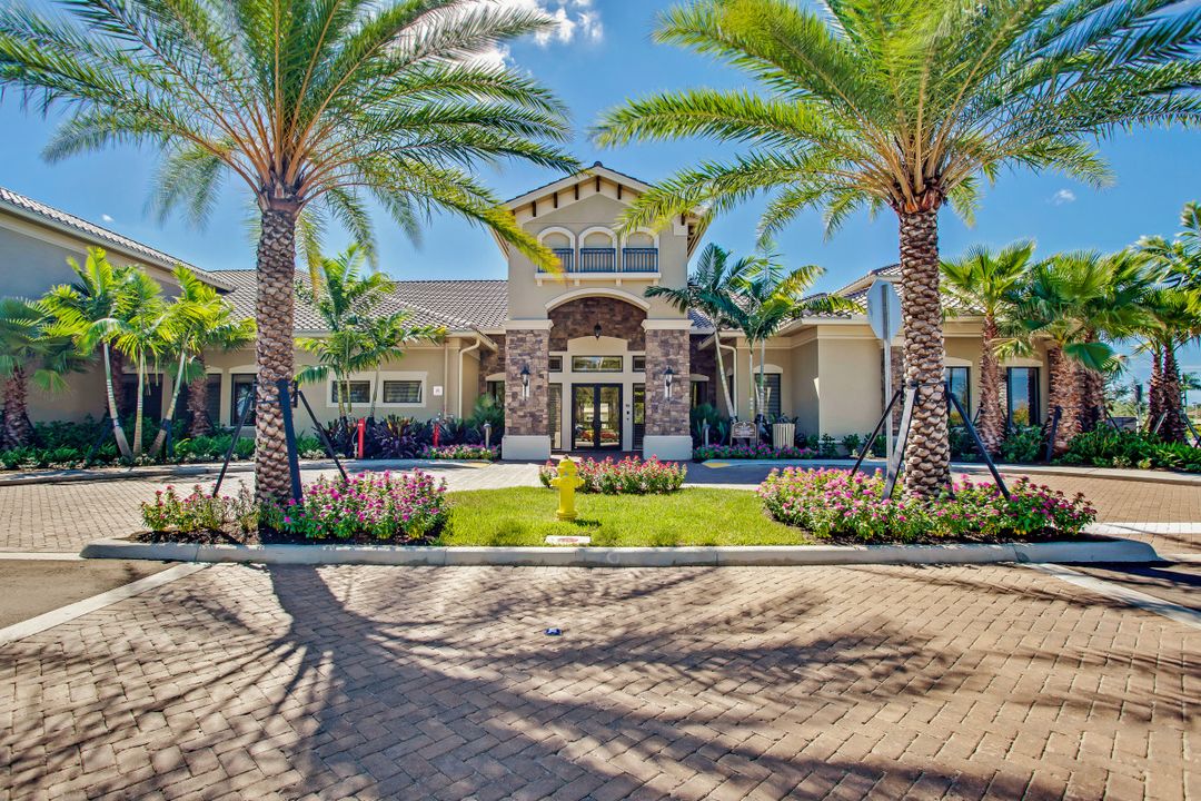 3883 Gibralter Dr, Naples, FL 34119