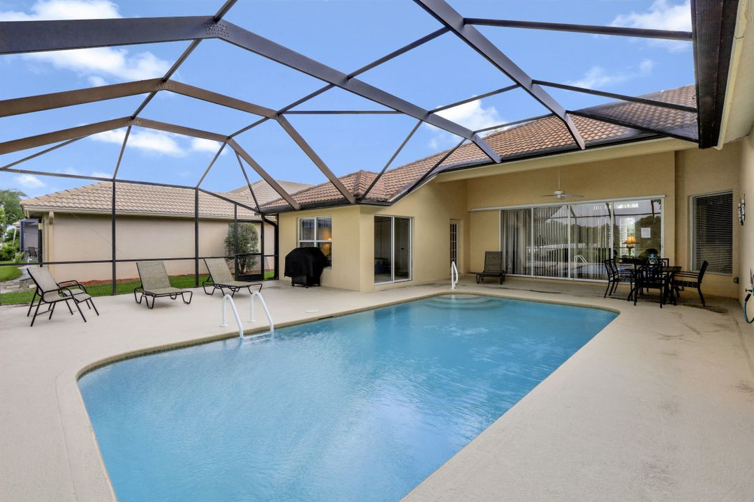 1087 Tivoli Dr, Naples, FL 34104