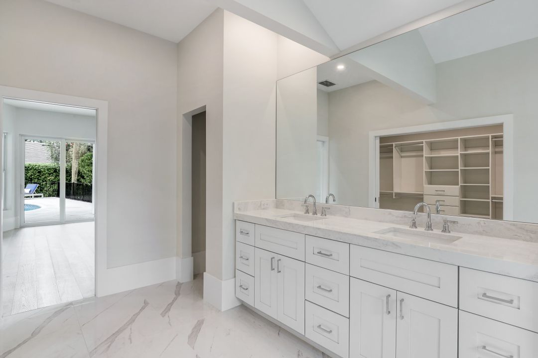 7525 Cordoba Cir, Naples, FL 34109