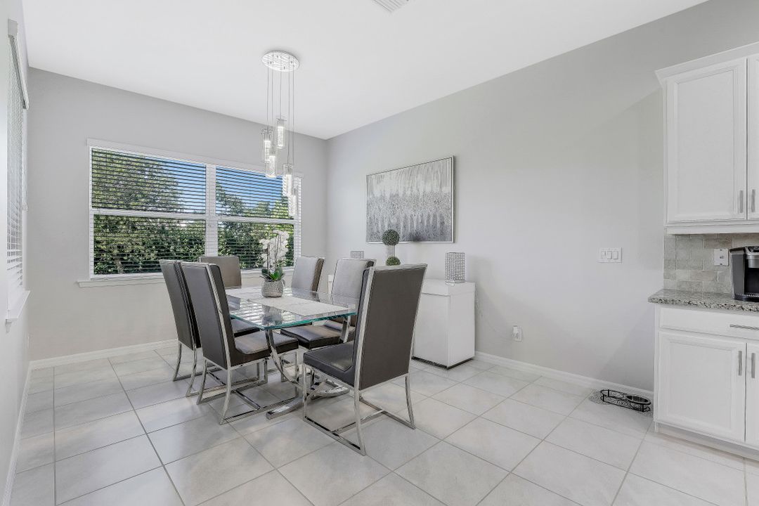 3001 Sunset Pointe Cir, Cape Coral, FL 33914