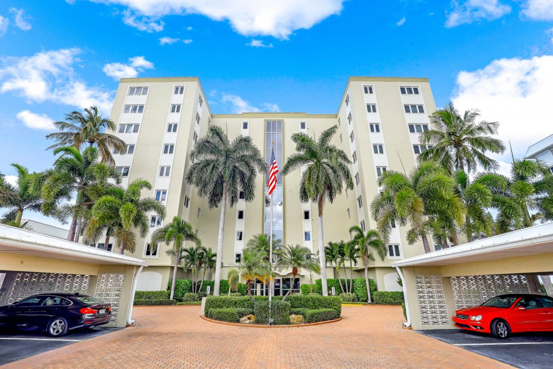 2885 Gulf Shore Blvd N #201, Naples, FL 34103