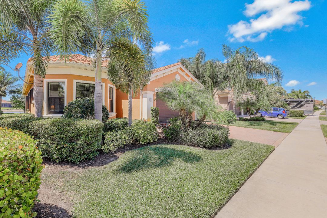 2797 Cinnamon Bay Cir, Naples, FL 34119