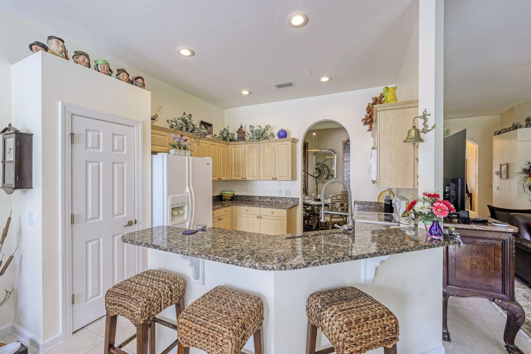 15842 Los Reyes Ln, Naples, FL 34110