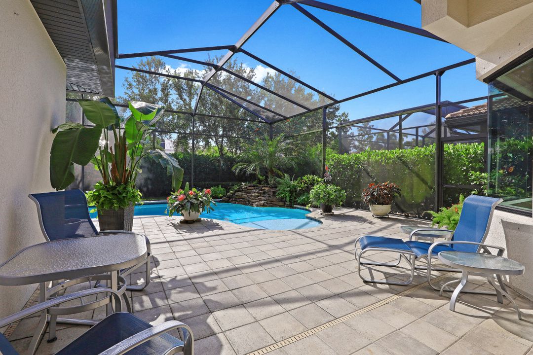 10102 Palazzo Dr, Naples, FL 34119