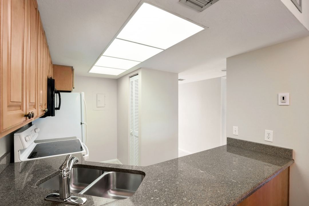600 Neapolitan Way #346, Naples, FL 34103