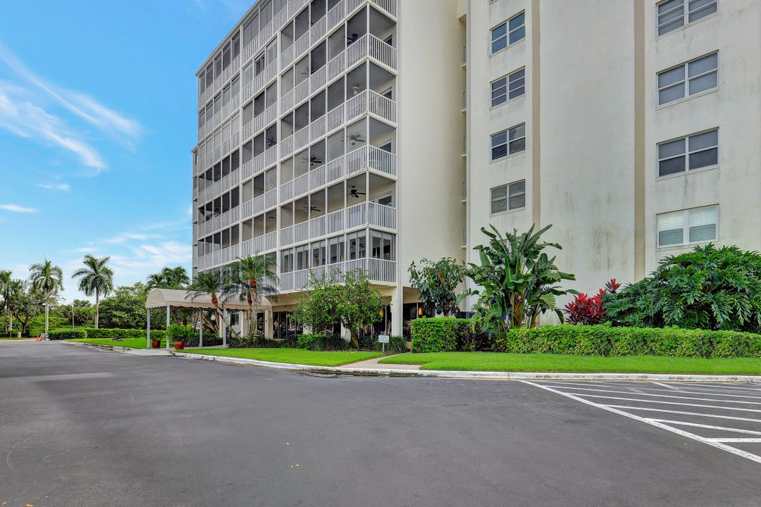 1 Bluebill Ave #703, Naples, FL 34108