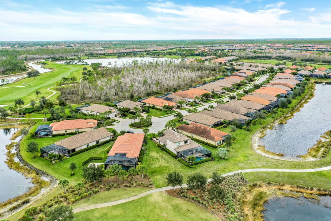 8815 Vaccaro Ct, Naples, FL 34119