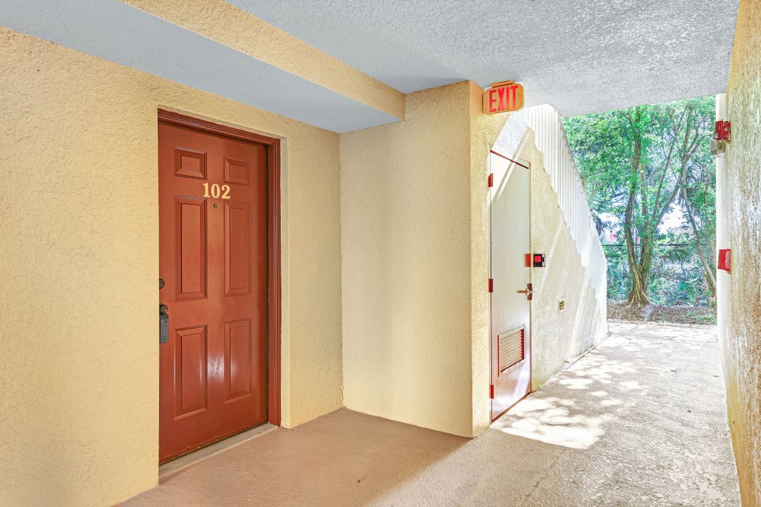 4122 Residence Drive #102, Fort Myers, FL 33901