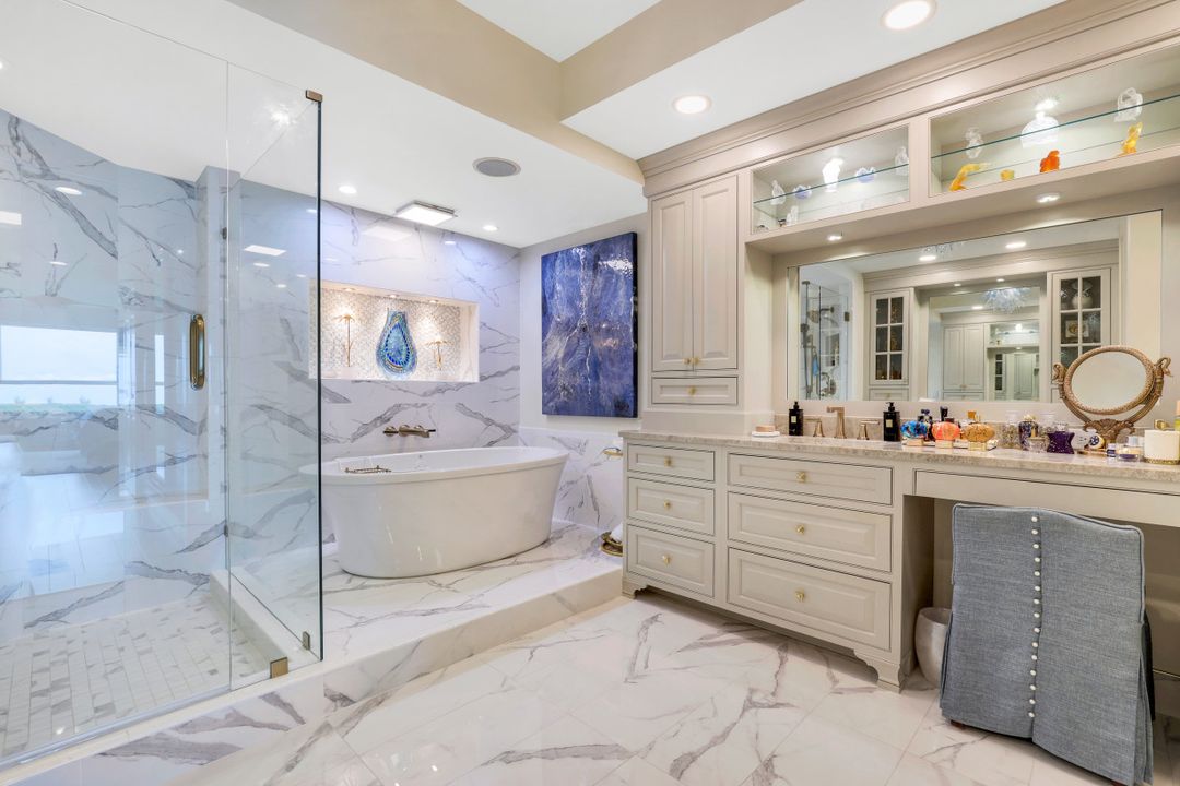 285 Grande Way #1204, Naples, FL 34110