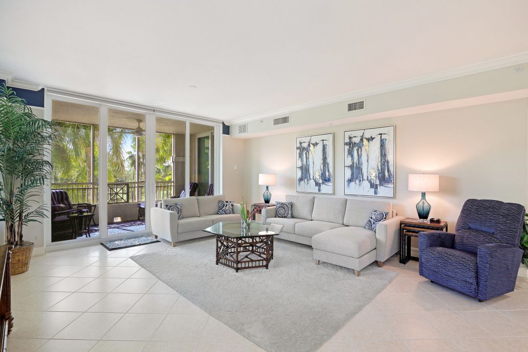 2748 Tiburon Blvd E #202, Naples, FL 34109