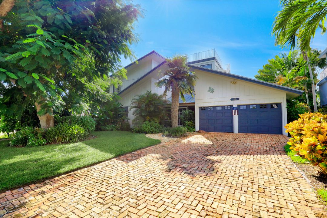 1154 Vernon Pl, Marco Island, FL 34145