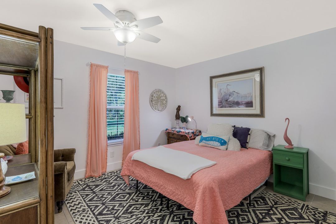 1079 Pine Isle Ln, Naples, FL 34112