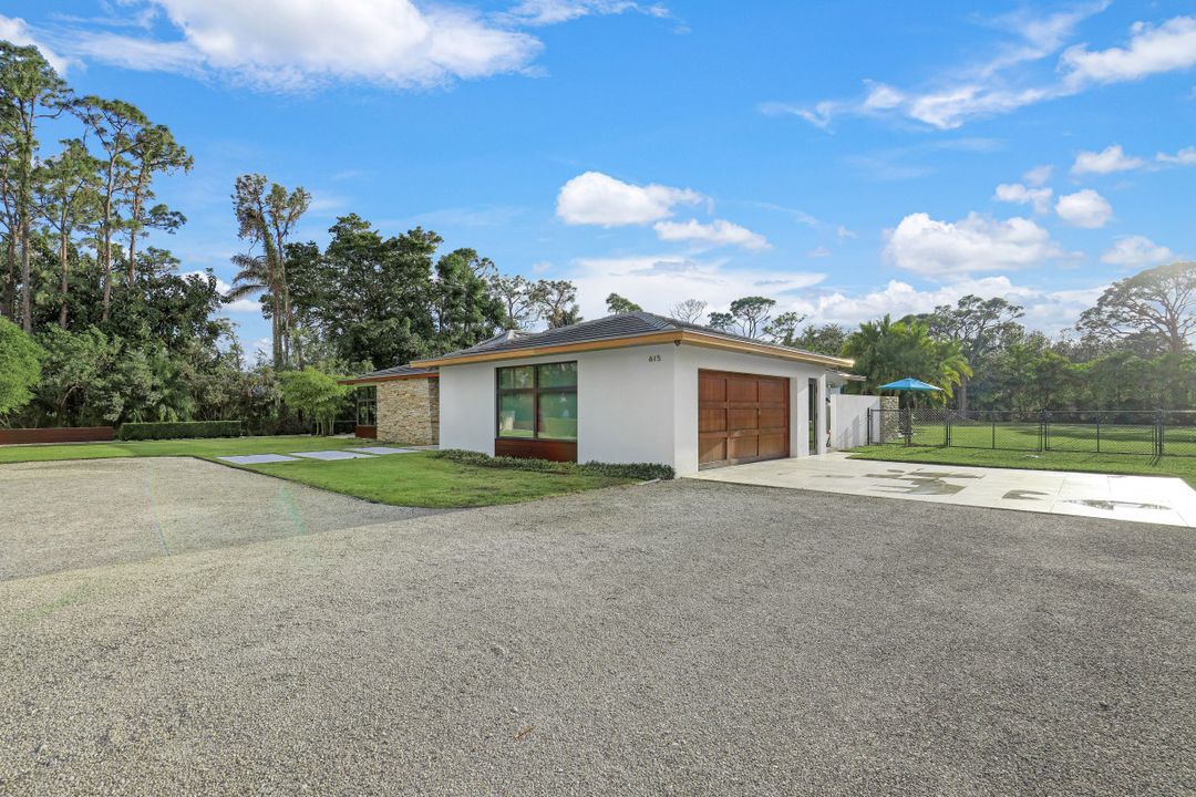 615 Carica Rd, Naples, FL 34108